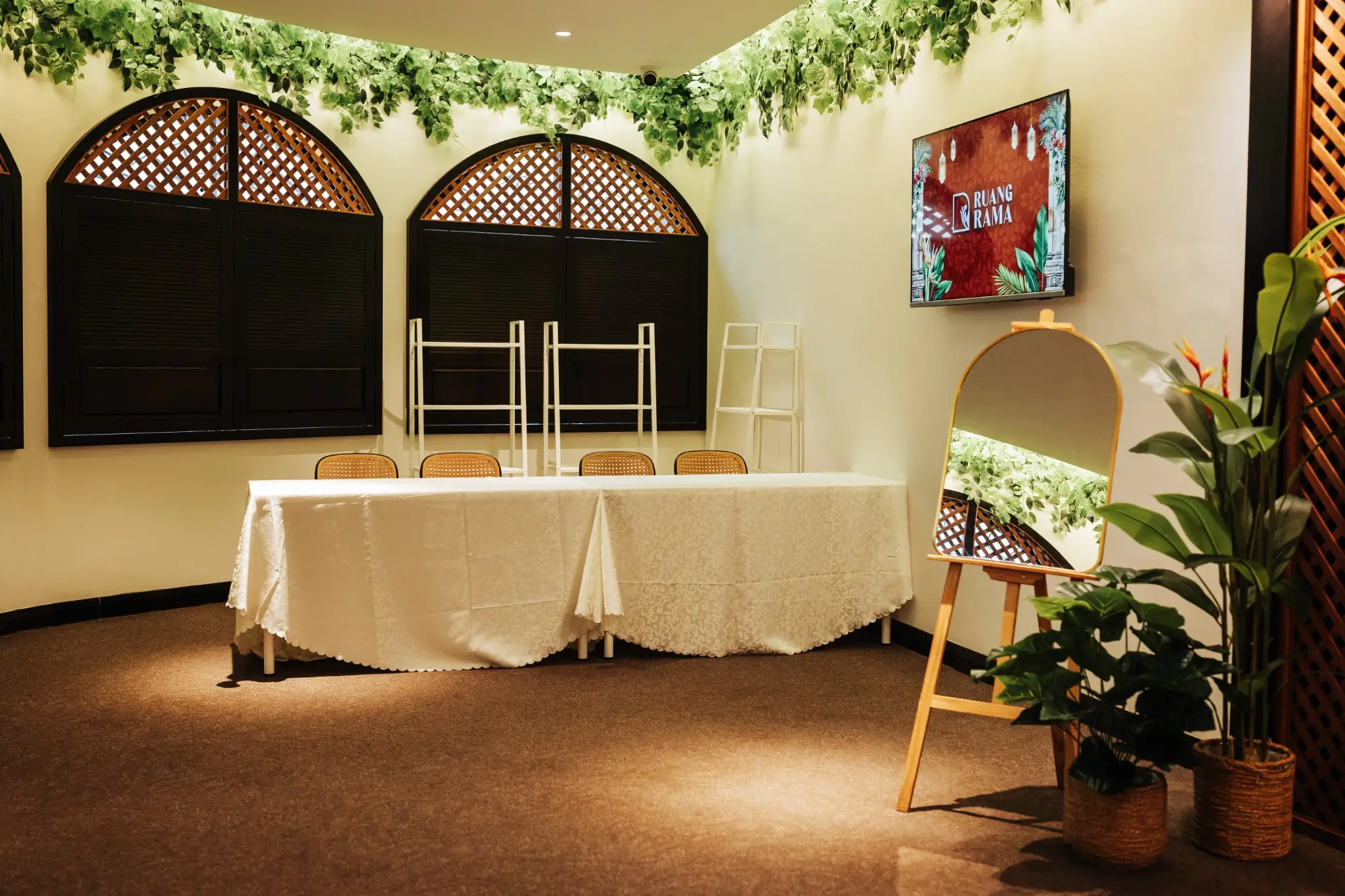 ENTRANCE & CORRIDORS